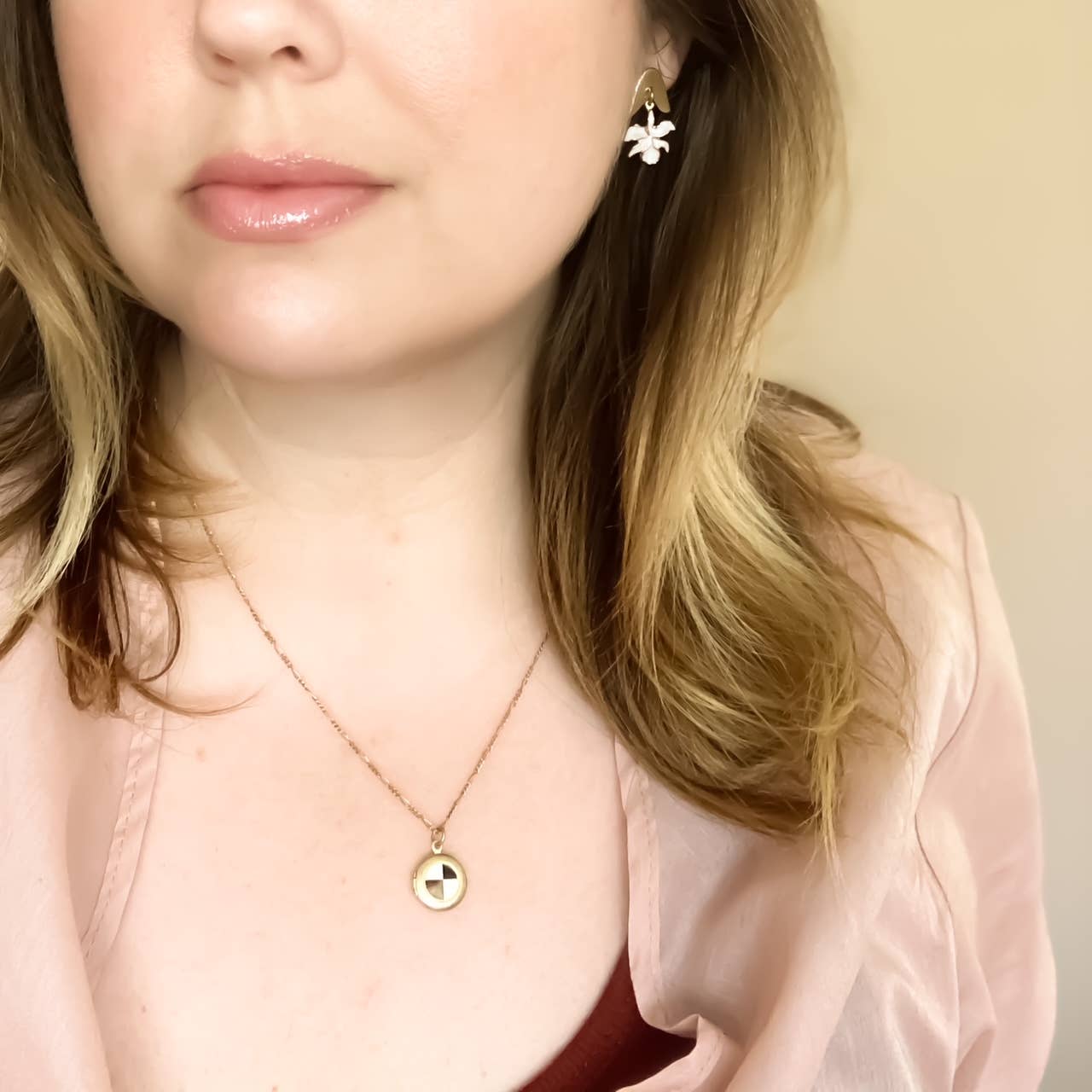 Checkered Shell Locket Necklace: 19"