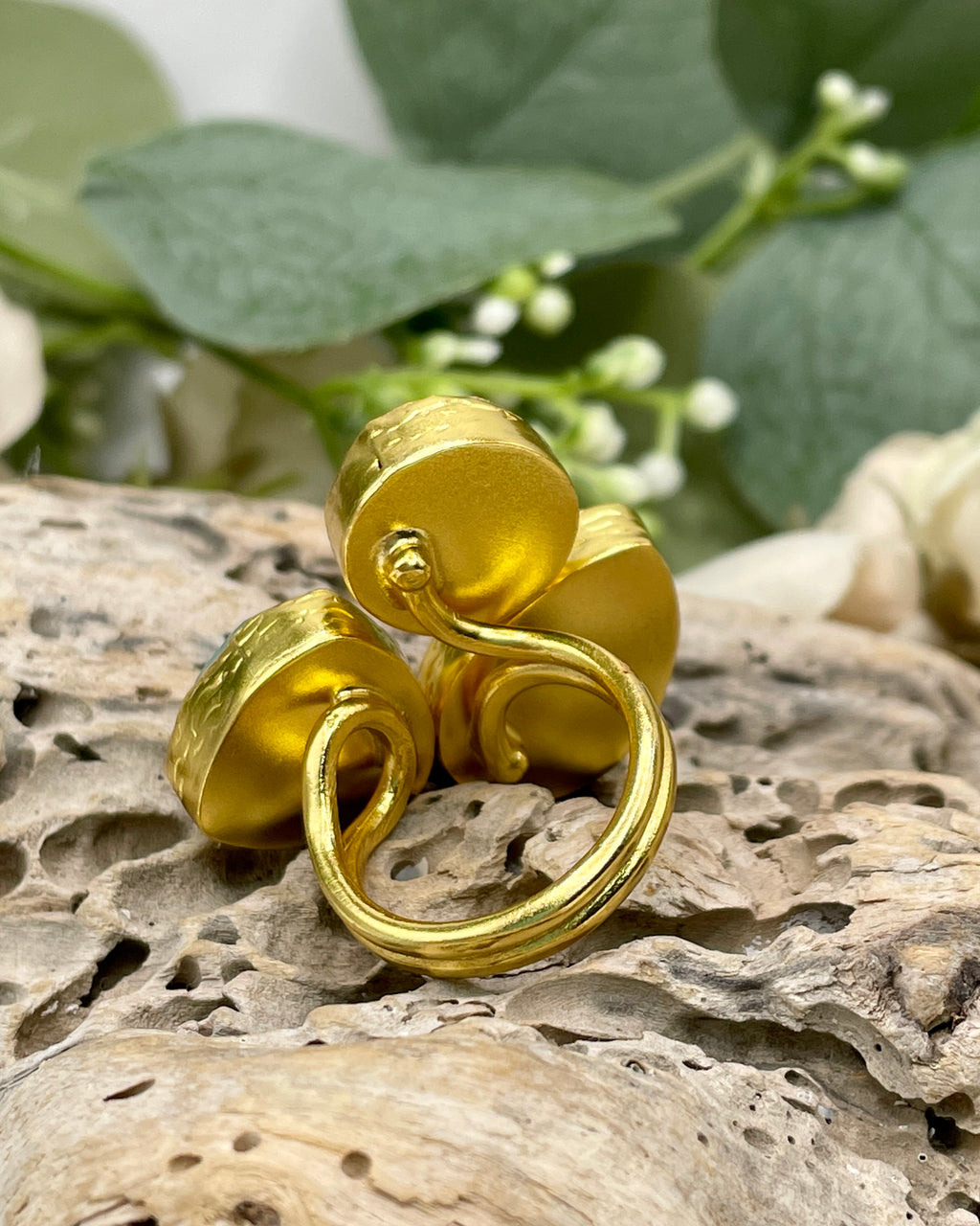 Three Stone Pearl Ring