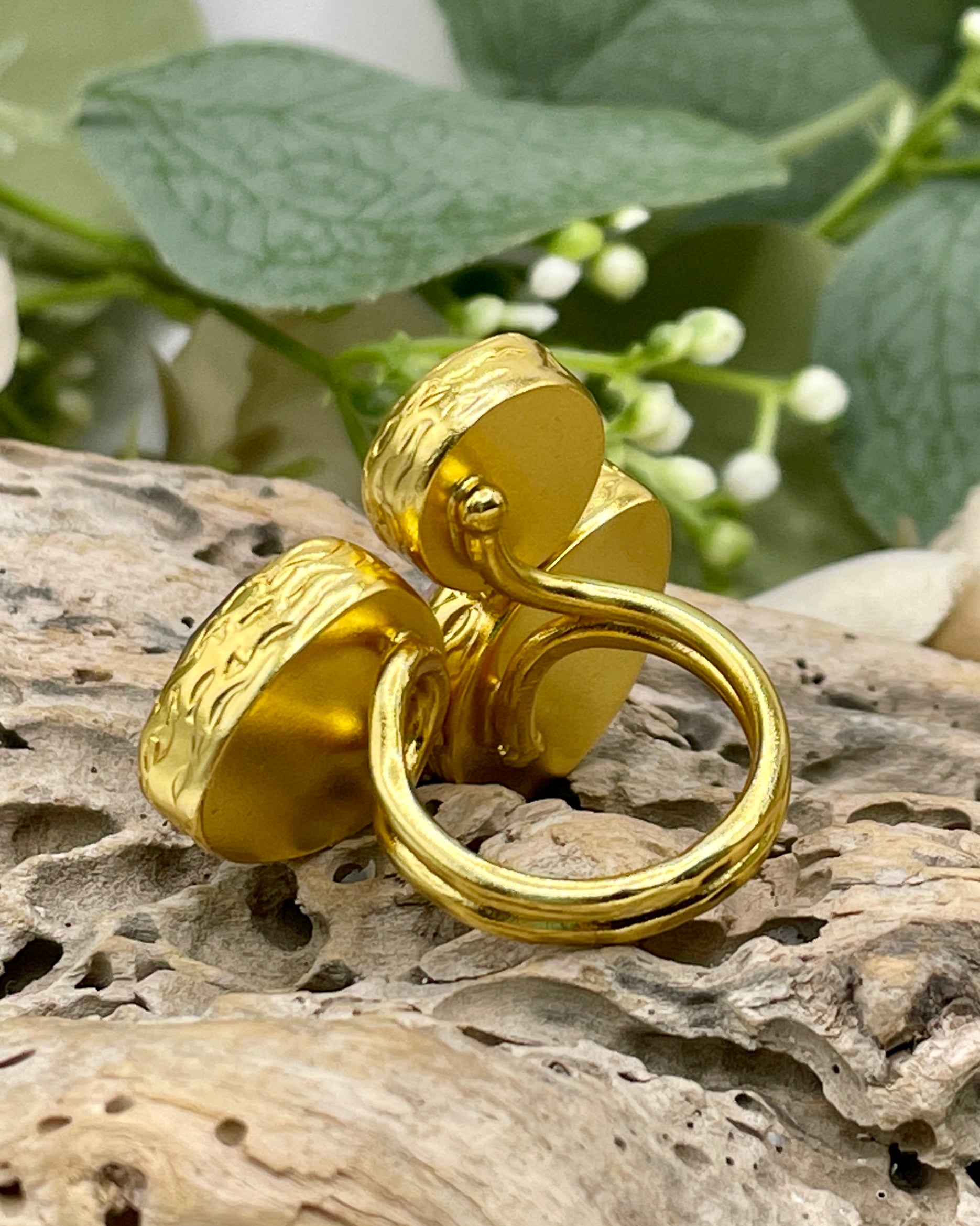 Three Stone Pearl Ring