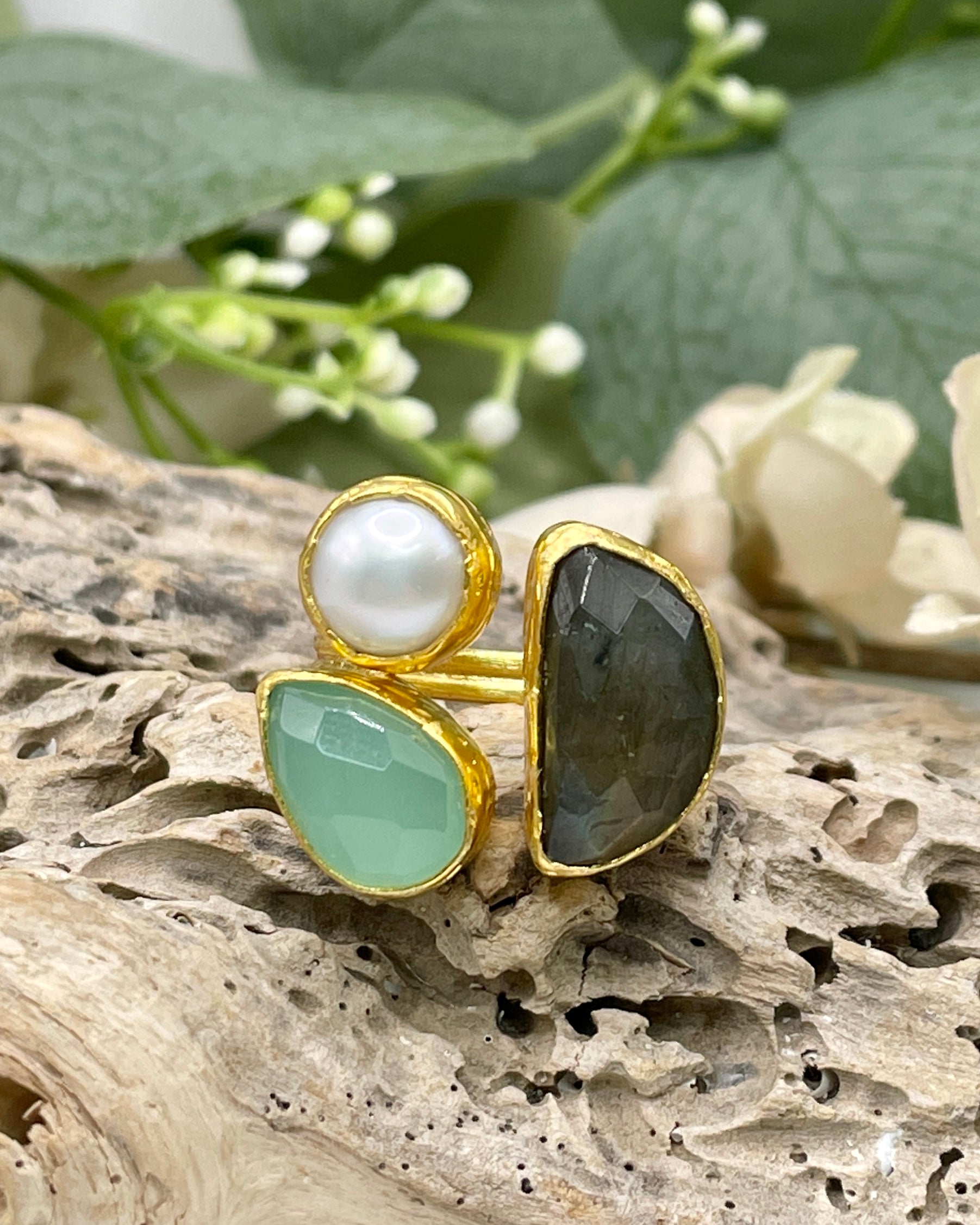 Three Stone Gem Box Pearl  Ring