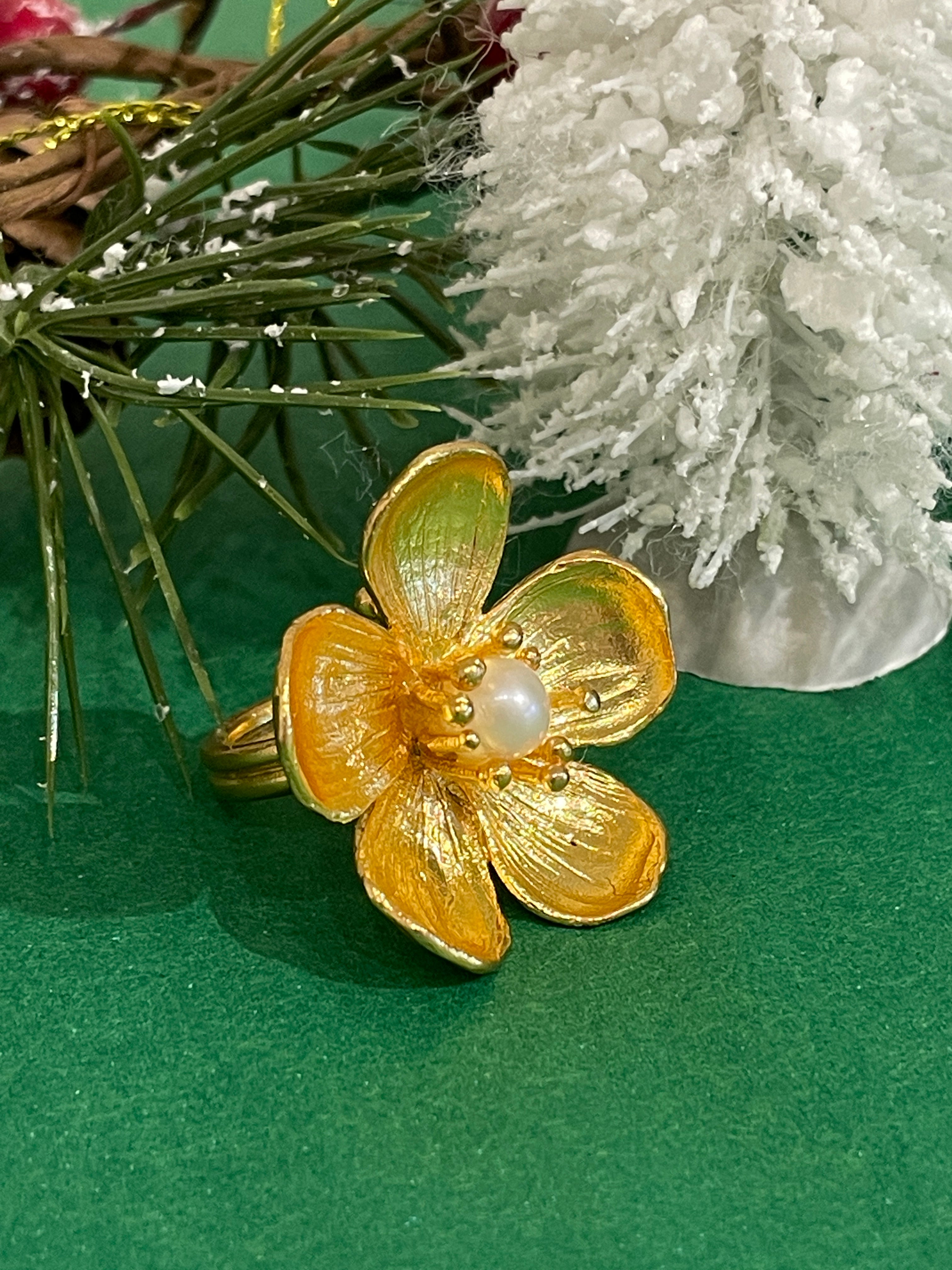 Flower Ring with Pearl