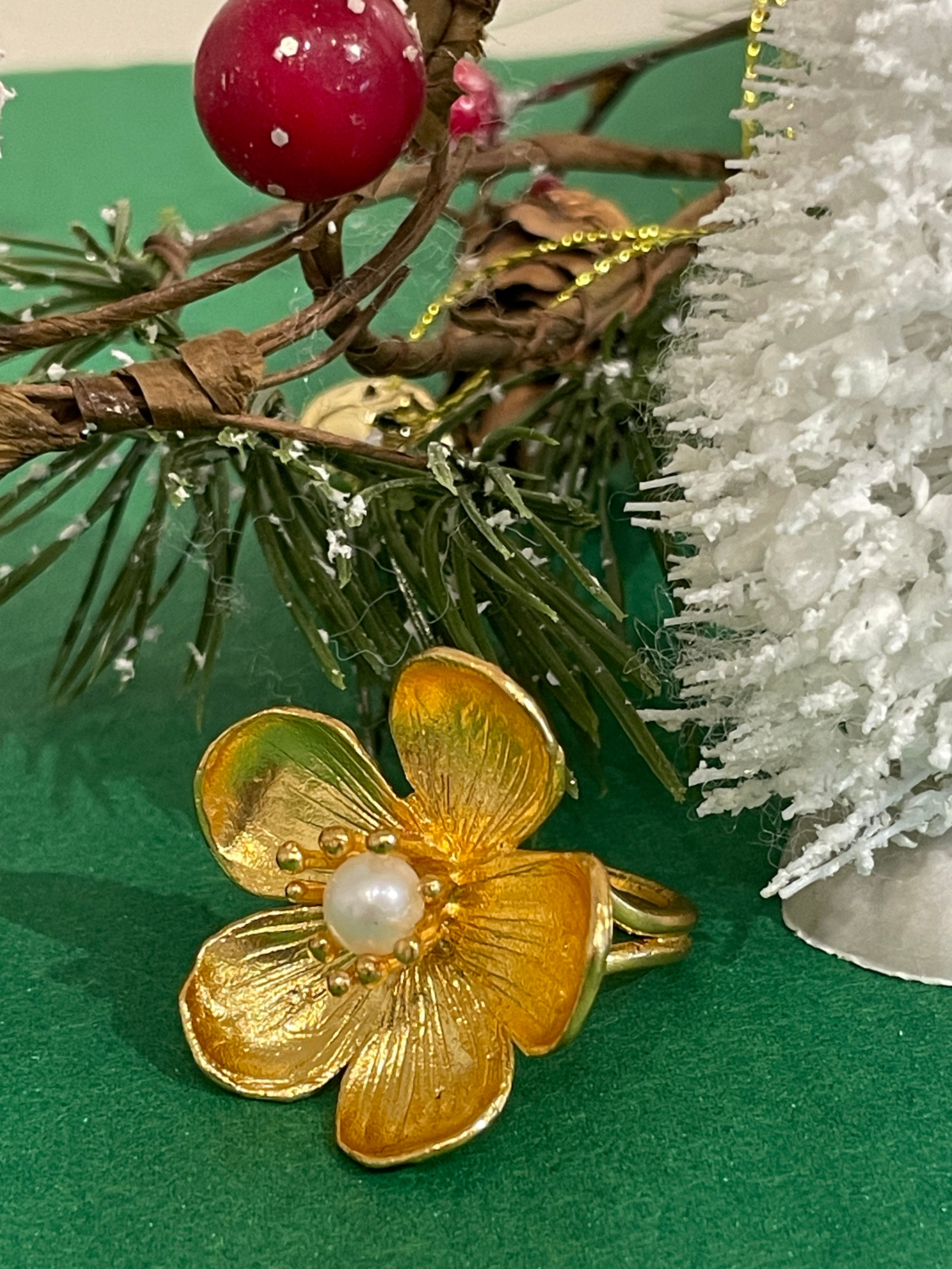 Flower Ring with Pearl
