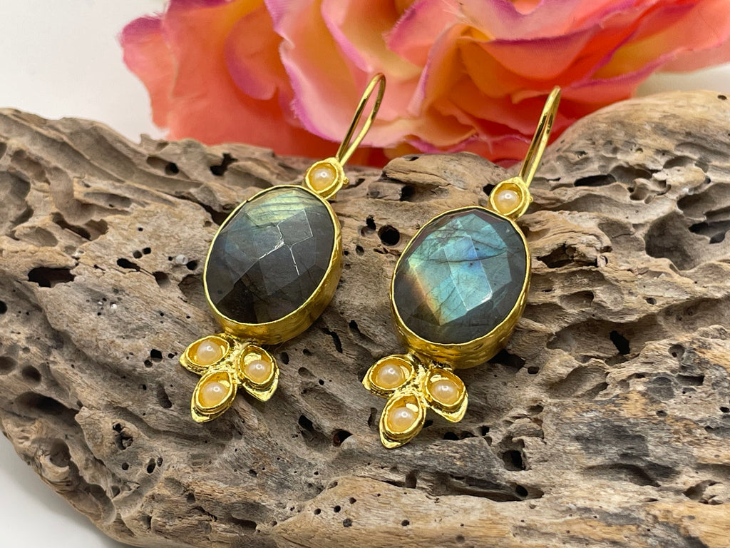 Pearl Petal Leaf Earring