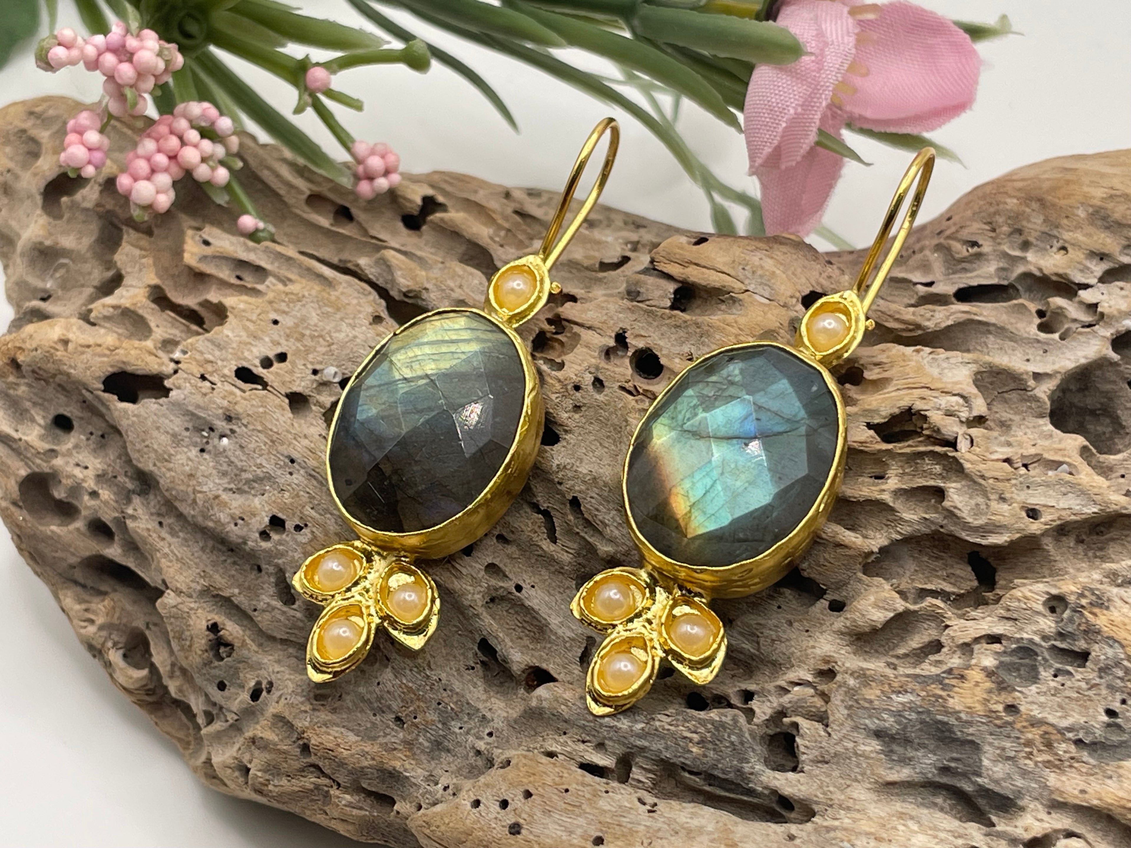 Pearl Petal Leaf Earring