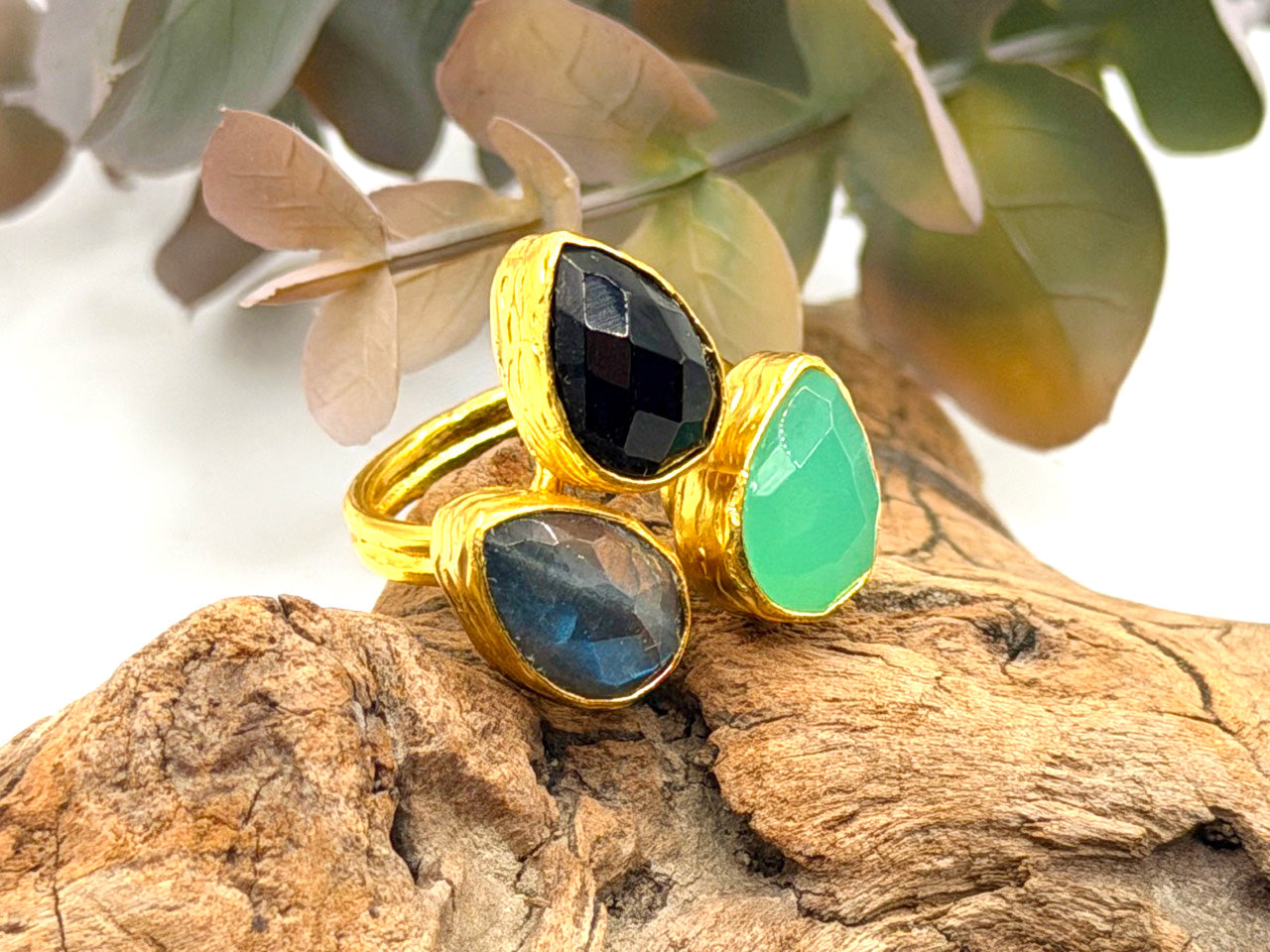 Three Stone Gem Box Ring