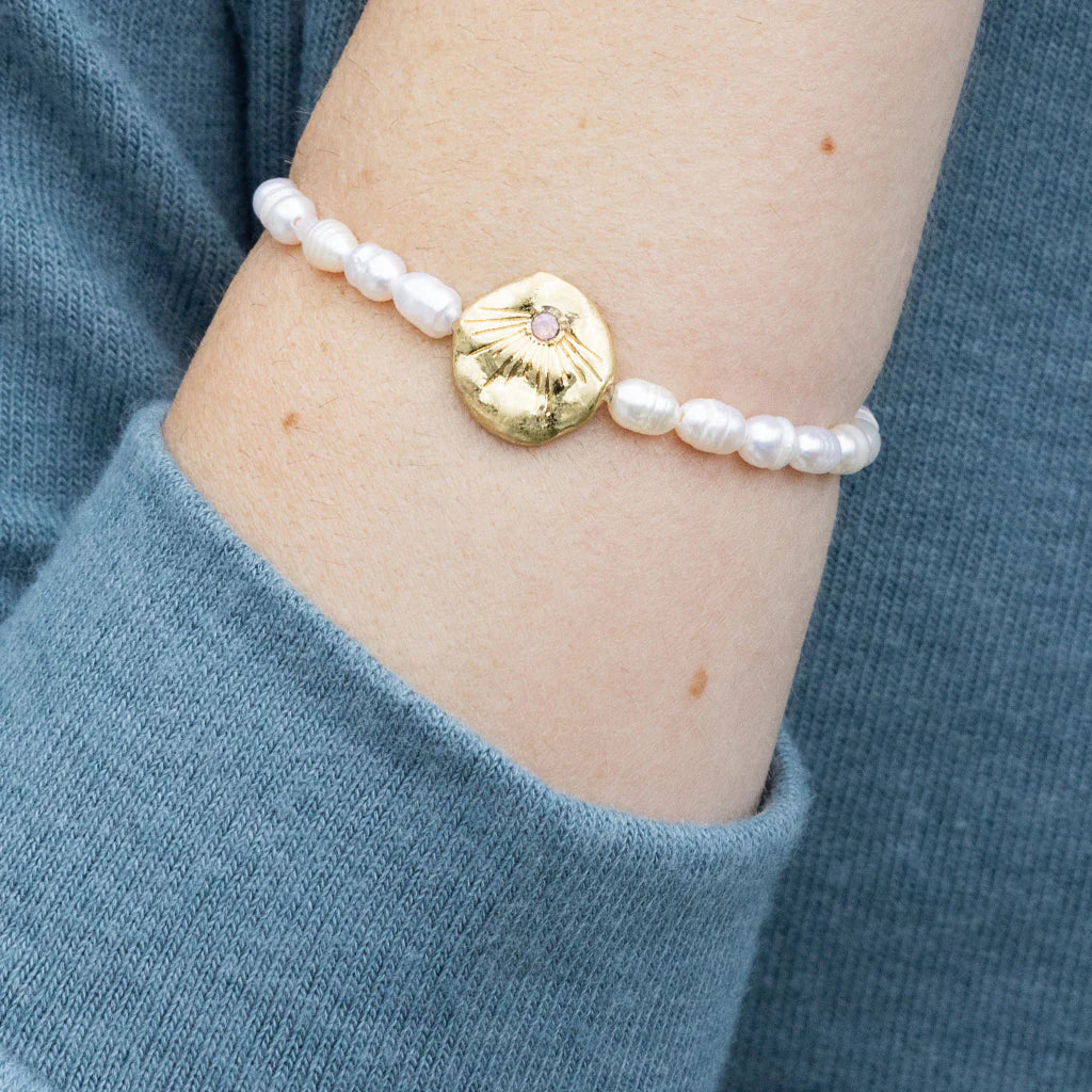 Pearl Affirmation Bracelet - Love/Gold
