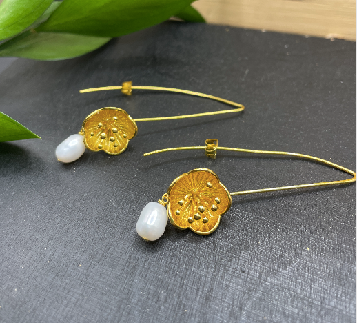 Flower and Pearl Pull Through Earrings