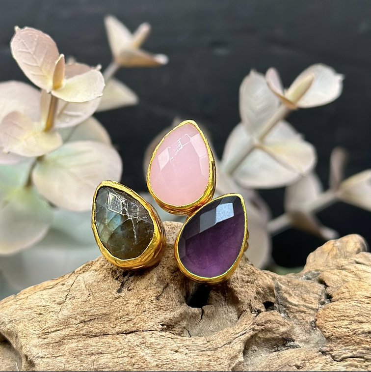 Three Stone Gem Box Ring