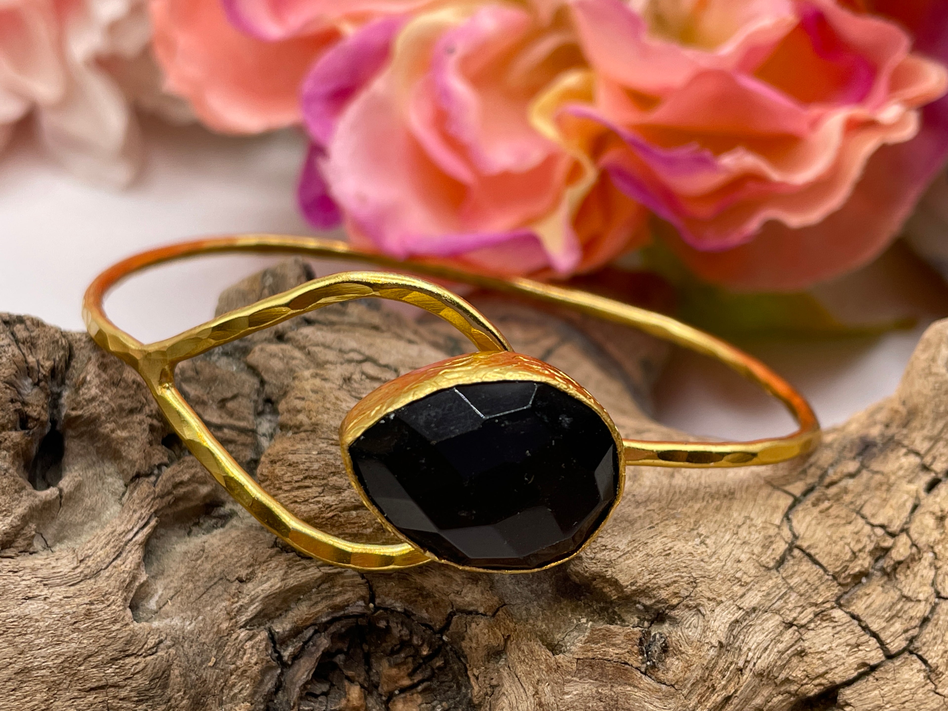 Closed Teardrop Bracelet