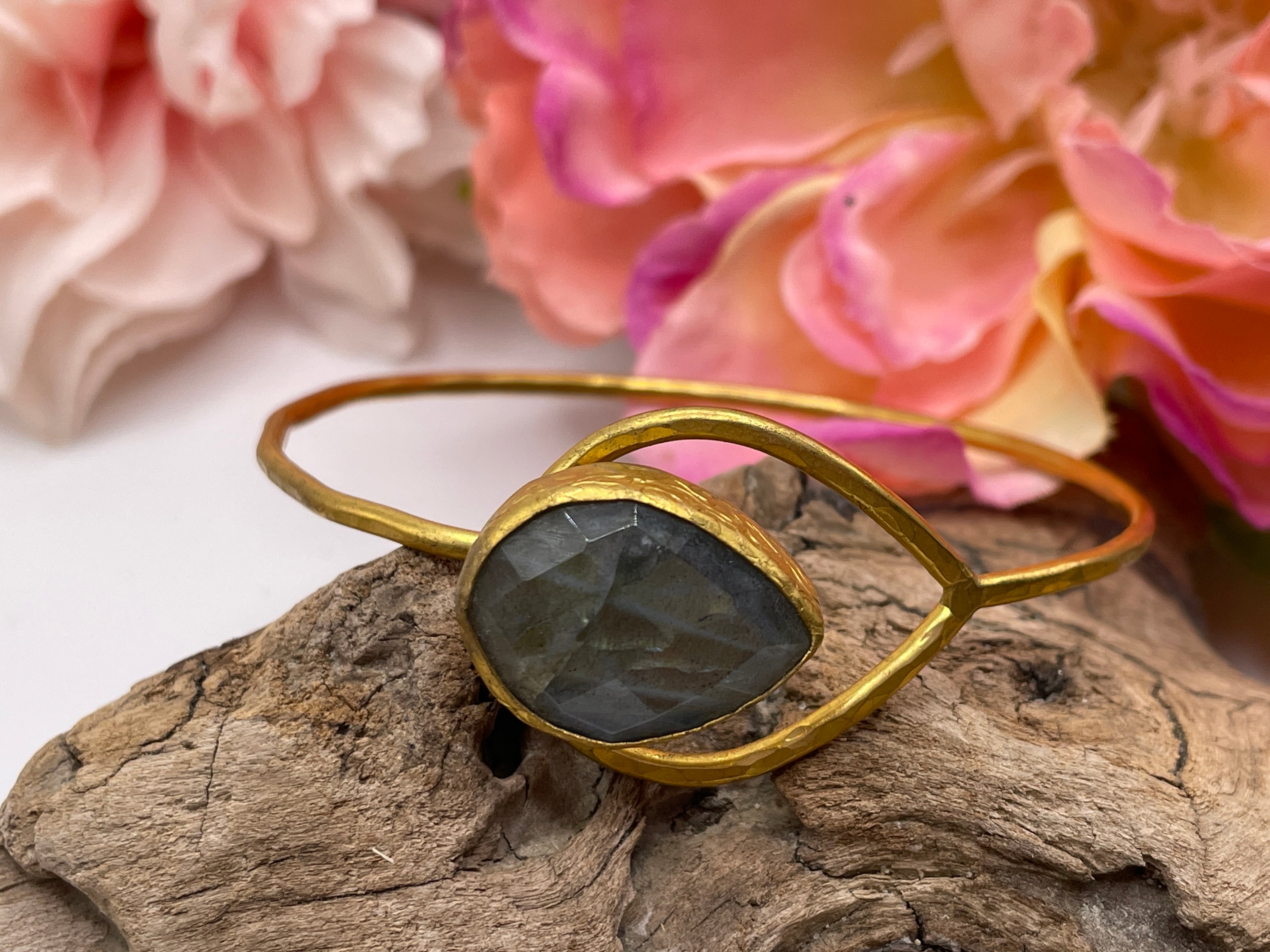 Closed Teardrop Bracelet