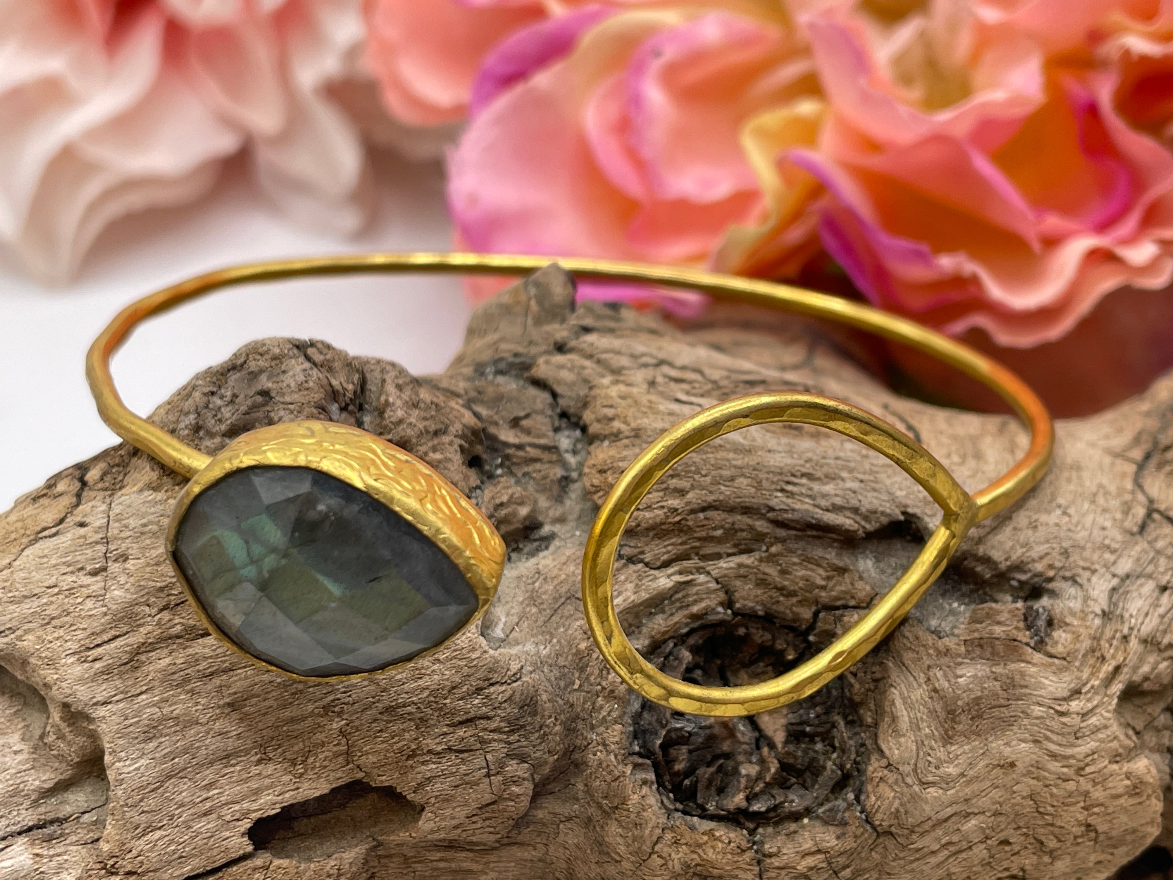 Closed Teardrop Bracelet