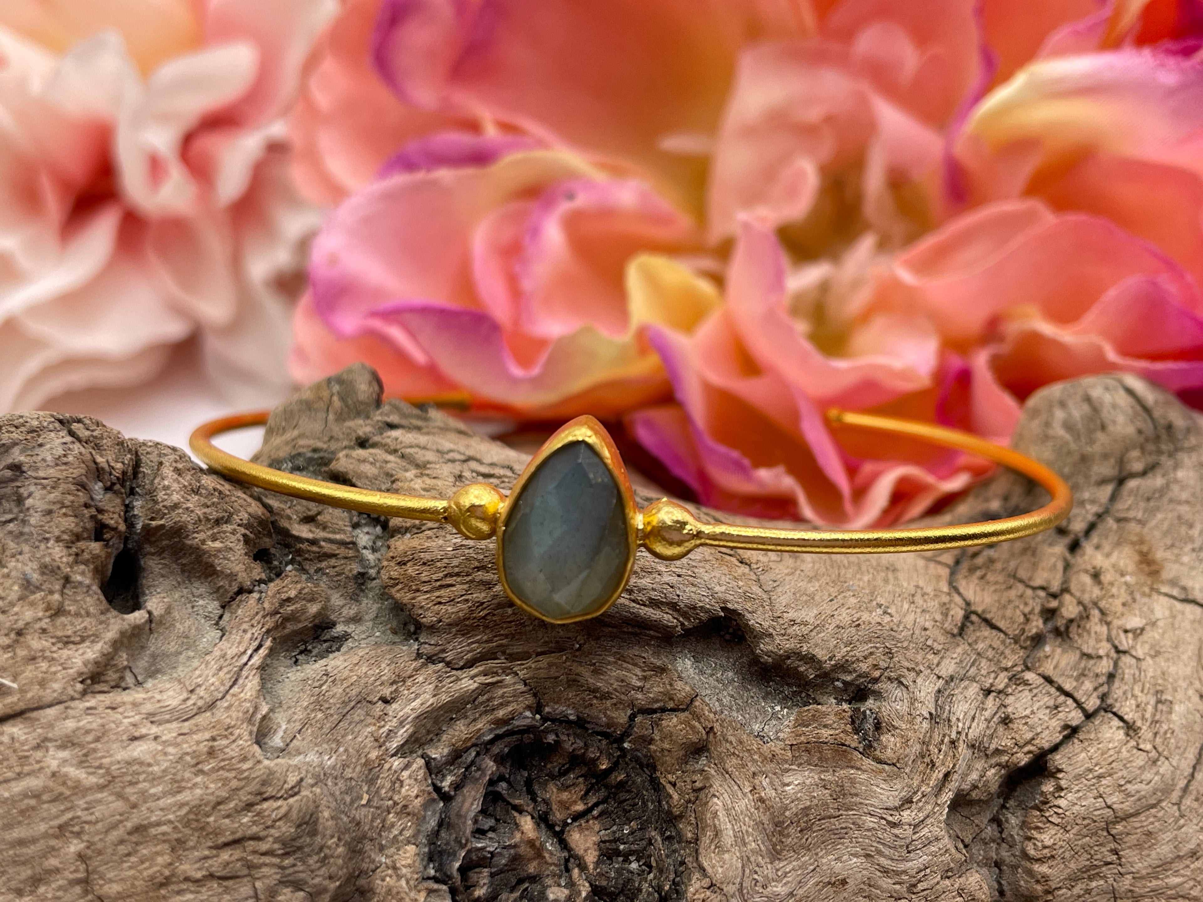 Teardrop simple minimalist Bracelet