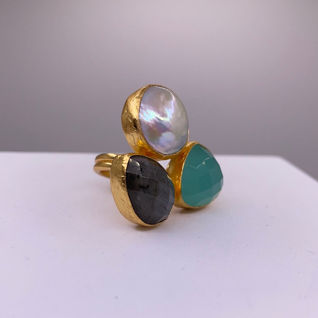Three Stone Pearl Ring
