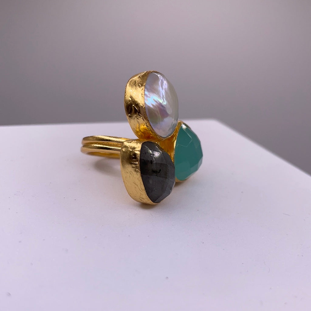 Three Stone Pearl Ring