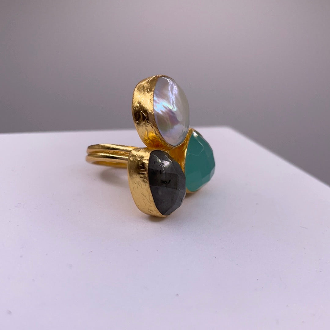 Three Stone Pearl Ring